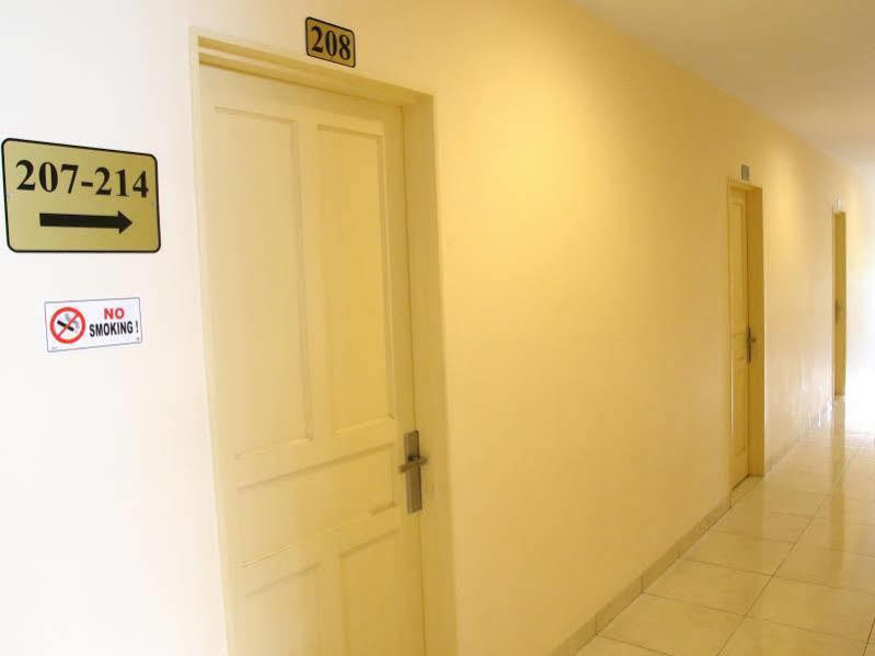 Daya Hotel Makassar Buitenkant foto