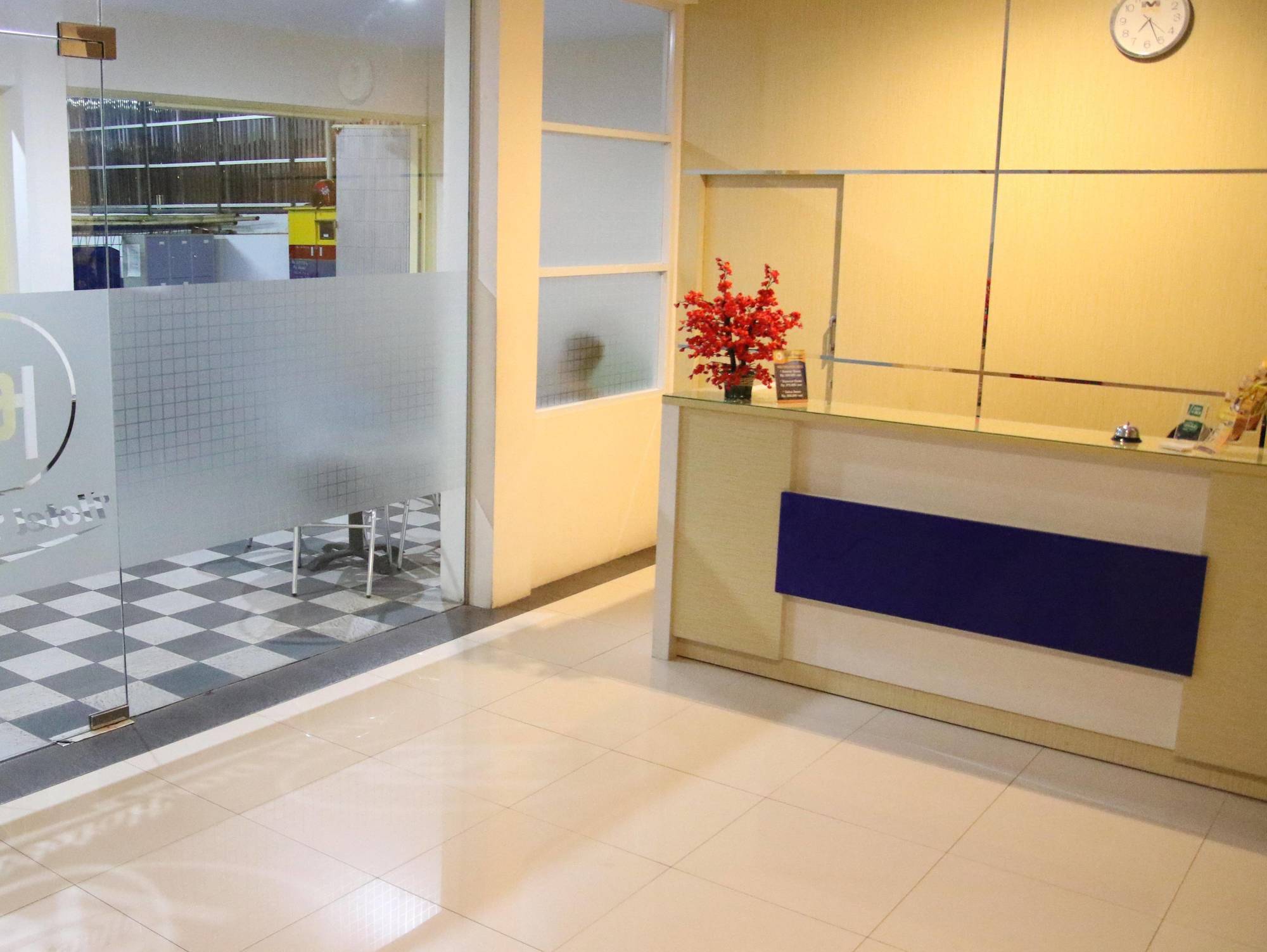 Daya Hotel Makassar Buitenkant foto